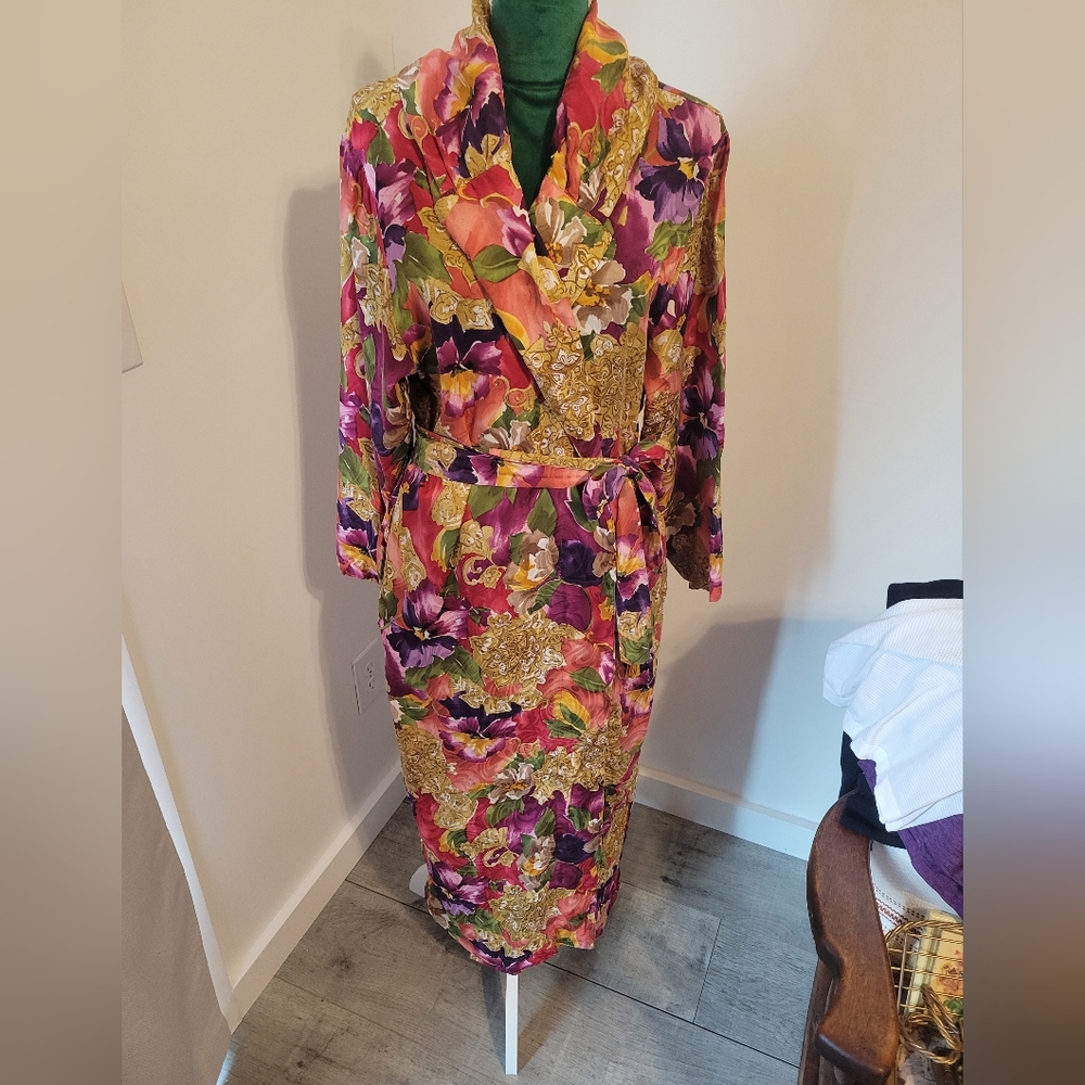 🔹 Vintage Victorias Secret Gold Label Long Silk Robe